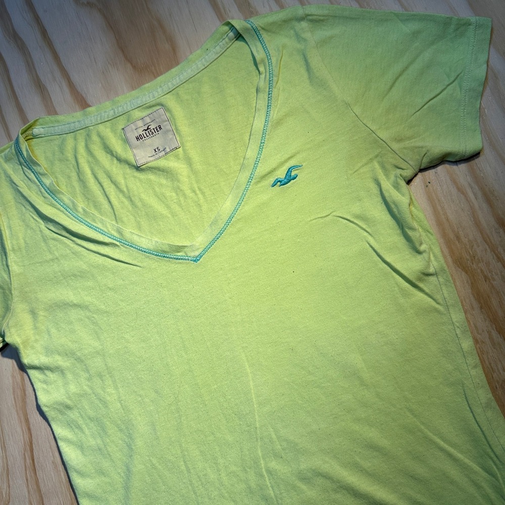 Hollister Womens XS Lime Green V-Neck Short Sleeve Seagull Logo Tee Shirt